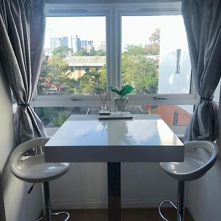 1 Bedroom Flat, Борнмът Екстериор снимка