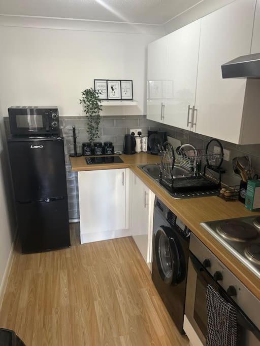 1 Bedroom Flat, Борнмът Екстериор снимка