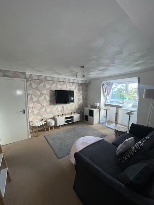 1 Bedroom Flat, Борнмът Екстериор снимка