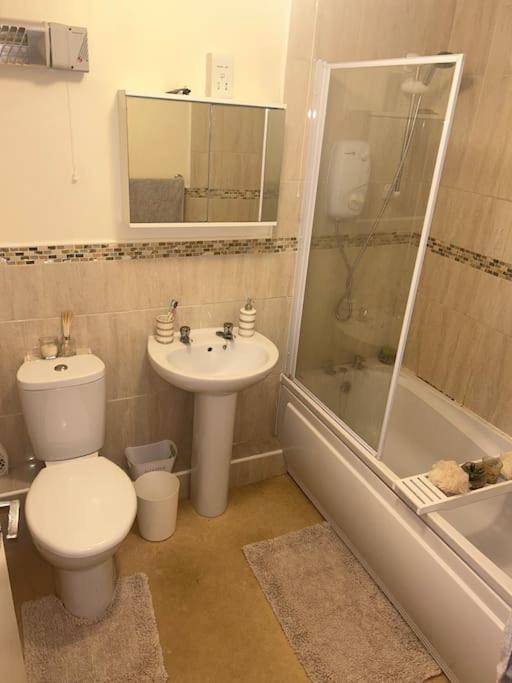 1 Bedroom Flat, Борнмът Екстериор снимка